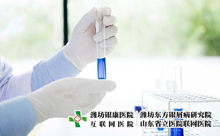 攝圖網(wǎng)_302025774_在實(shí)驗(yàn)室工作的亞洲科學(xué)研究員持有測試管并使用化學(xué)制造進(jìn)行液溶分析（企業(yè)商用）