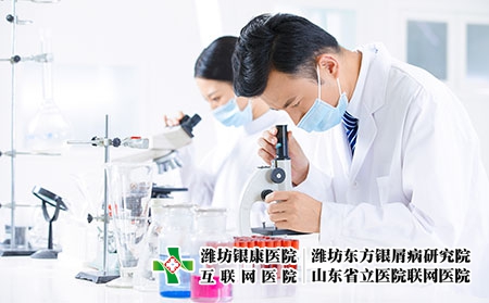 攝圖網_501387025_疫情下的醫療研究人員用顯微鏡觀察（企業商用）